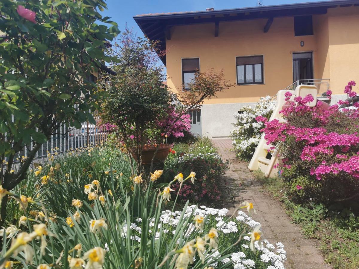 Grandma'S Garden House Villa Angera Exterior photo